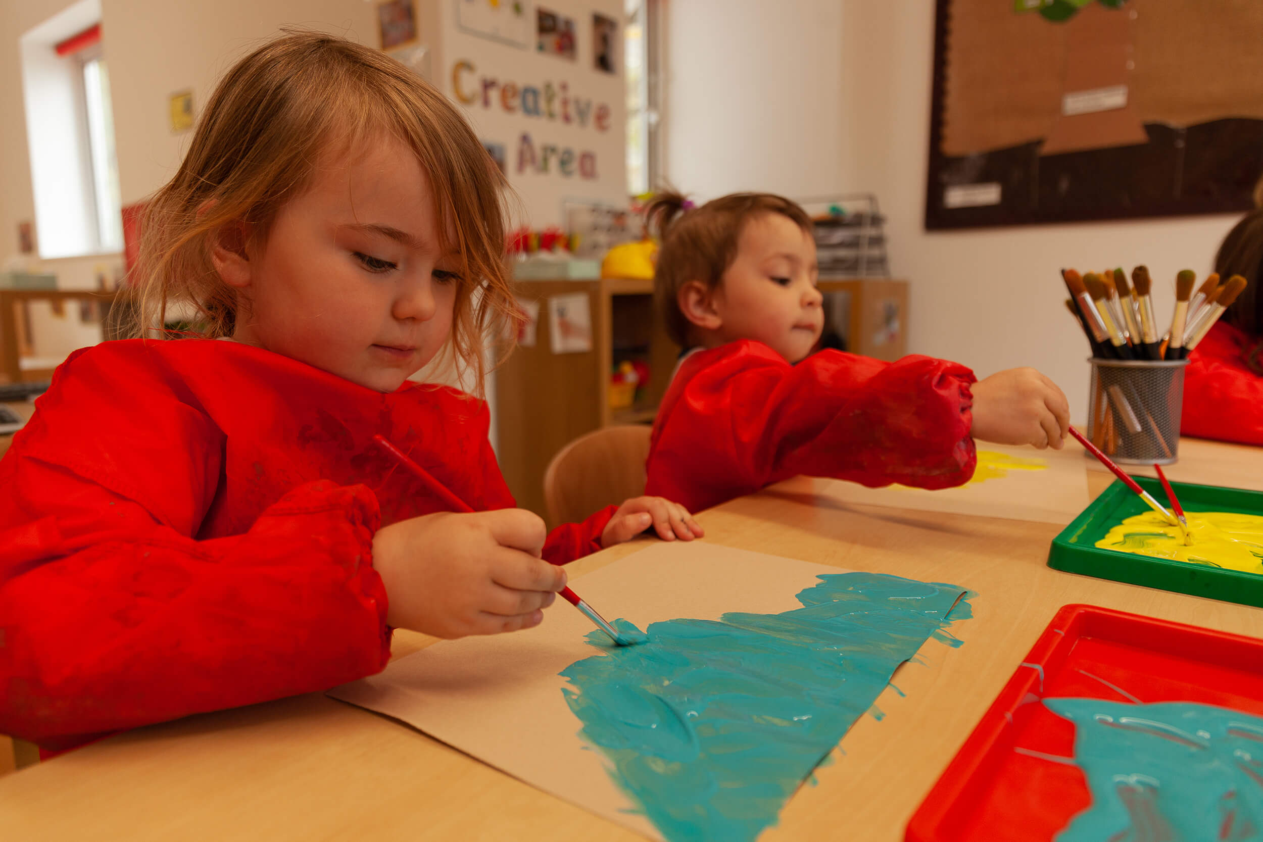 2 children painting